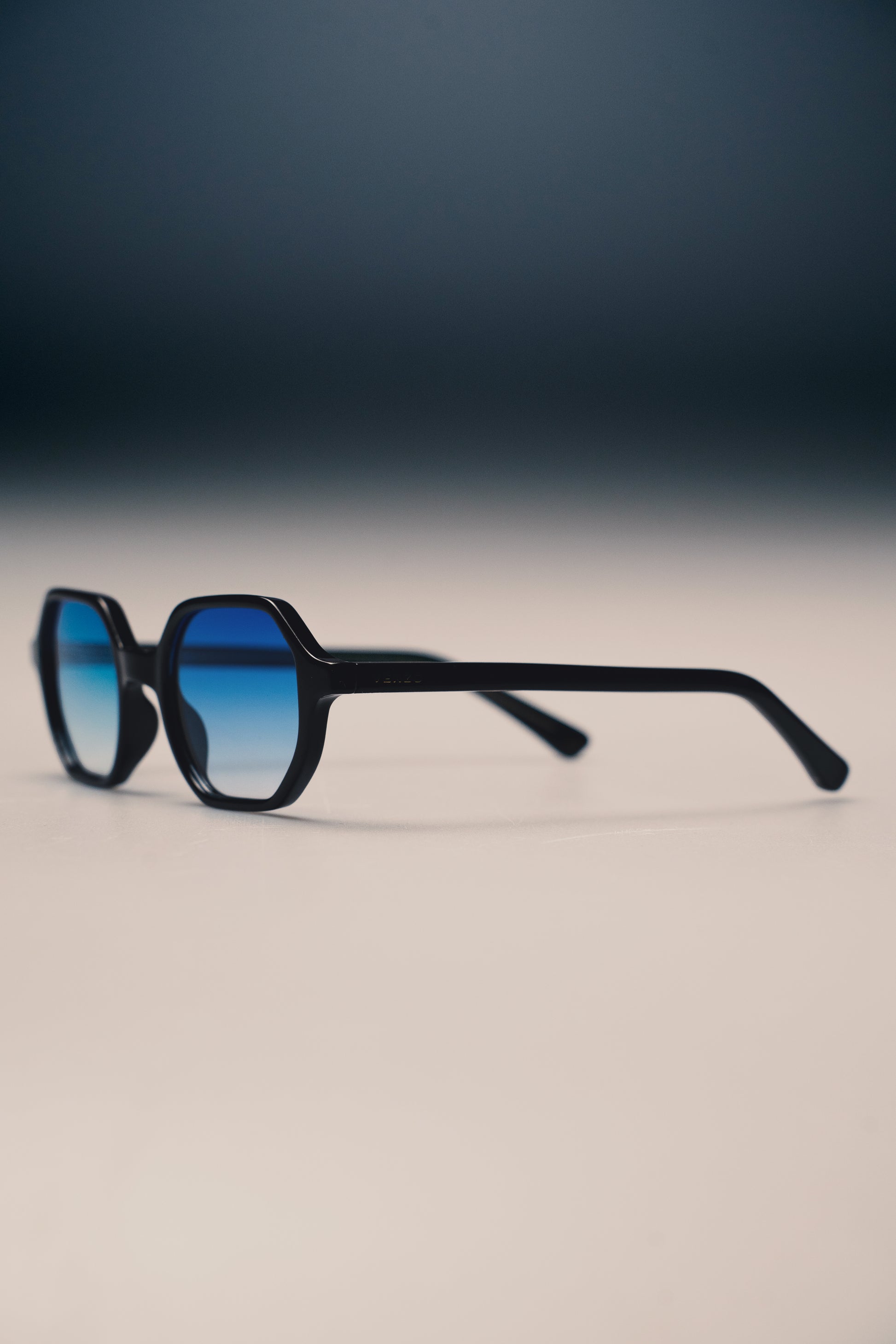 Valmont Black